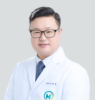 의료정보 검토 의료진 이미지